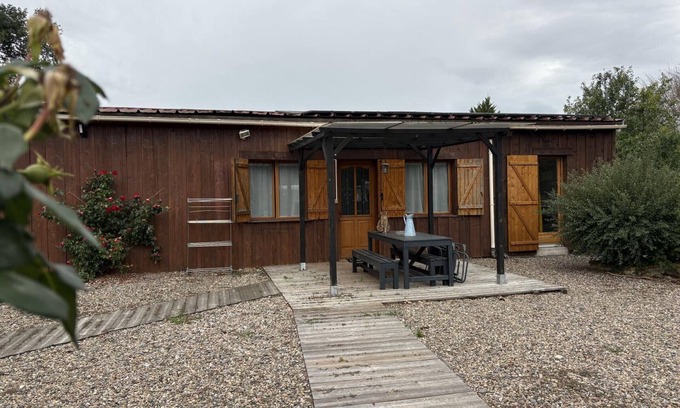 Le Theil Cottage | De Fontariol Cottage with pool and Wi-Fi in Le Theil for 6 guests