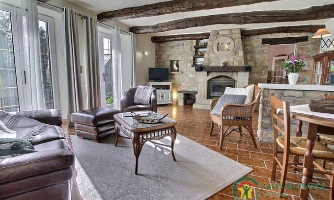 Locoal-Mendon House | De la Quenouille - LOCOAL-MENDON