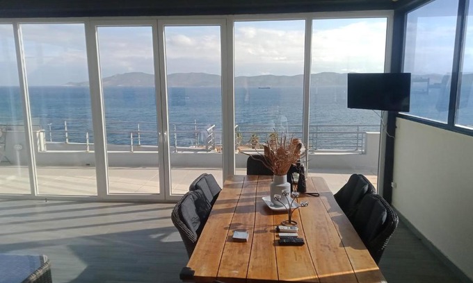 Lavrio Apartment | deep blue