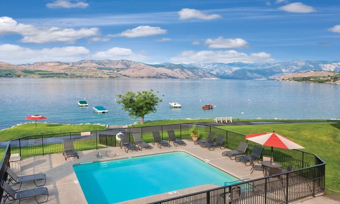 Chelan Resort | Deep, clear, mountain lake sparkling in the sun!