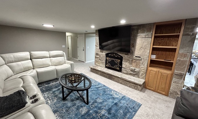 Sandy House | DEER CAVERN secluded 4 bedroom 2 bath house East Sandy base of Alta & Snowbird
