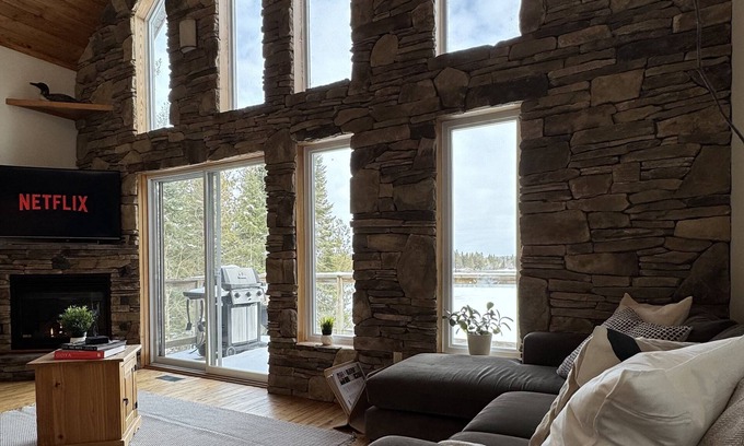 Magnetawan Cottage | Deer Cove - Private Cottage w/ Hot Tub, Large Dock. Pet-Friendly!