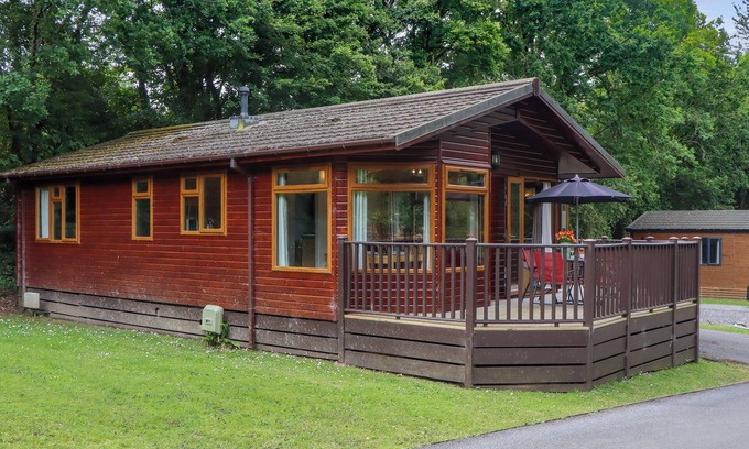 Liverton Cottage | DEER PARK LODGE 8 - FAWN LODGE, pet friendly, with pool in Chudleigh