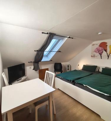 Beckedorf Apartment | Deisterferien FeWo Hygge unterm Dach, 3 Personen, Balkon, Nur Netflix, WLAN, A2 Nähe