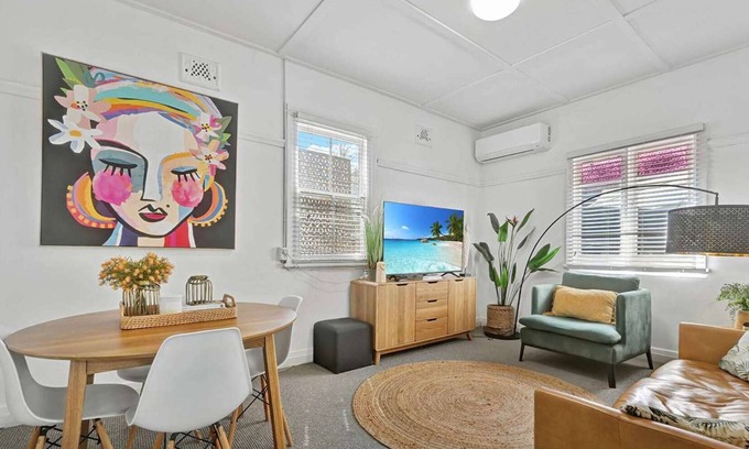 Bathurst Apartment | Dejorja Studio - CBD, Eclectic Retreat for 2