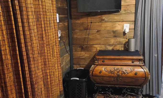 Flatwoods Cabin | Delightful 1 Bedroom Bunkhouse in Flatwoods, WV