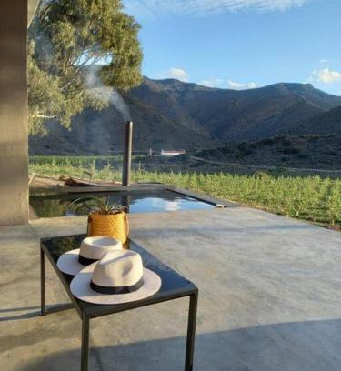 Langeberg Apartment | Delightful farmhouse with hottub