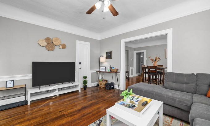 St. Louis Apartment | Delmar Dreams: Boutique Stay by Forest Park!