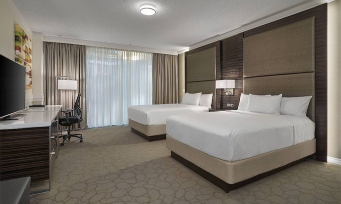 Downtown Edmonton Hotel | Delta Hotels by Marriott Edmonton Centre Suites