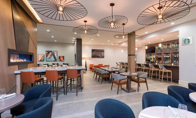 East Paris Hotel | Delta Hotels by Marriott Grand Rapids Airport