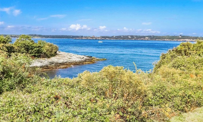 Ocean Drive Condo | Deluxe 1BR Condo w/Jacuzzi & Bay Views