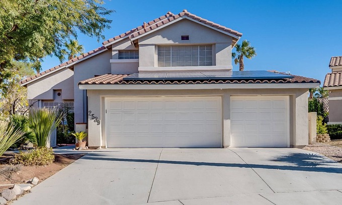 Green Valley North House | Deluxe 4 Bed/3 Bath with Heated Pool close to the strip