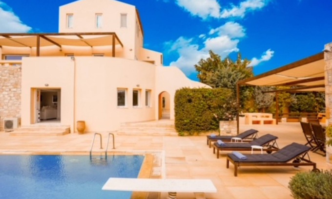 Anavyssos Villa | Deluxe 5 bdrm Villa w/Pool next to the beach