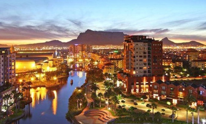 Century City Apartment | Deluxe Apartment with Free Wifi, Parking & 24hr Security