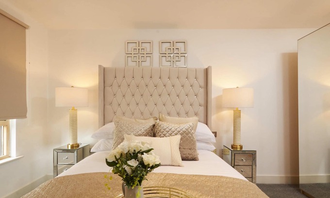 Leeds Apartment | Deluxe City Centre Apt Balcony View and Free Park