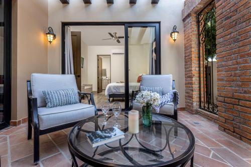 Los Cabos House | Deluxe Ground Floor 3 BR Sleeps 8 with Resort Amenities