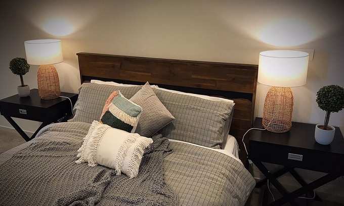 Flat Bush Apartment | Deluxe Queen Private Room L1 | Private Bathroom - Flatbush Holiday Accommodation