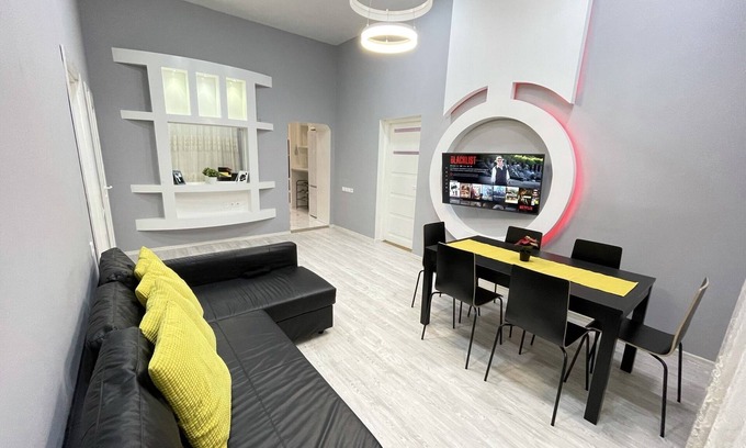 Nepszinhaz negyed Apartment | Deluxe Sapphire Residency - 4 BEDROOMS