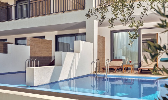 Neromilos Apartment | Deluxe Suite with Private Pool Annex 200
