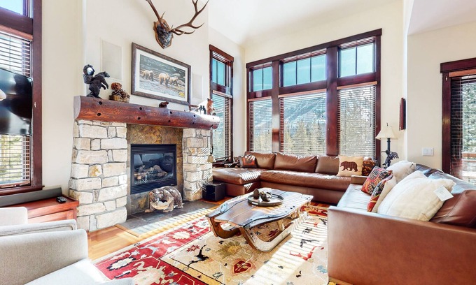 Mammoth Lakes House | Deluxe Townhome, Unbeatable Views, Hot Tub & Gas Grill. Near Walking Trails