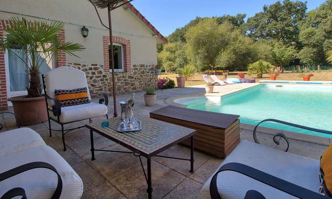 Guipel House | Demeure Avec Piscine au Coeur de la Bretagne