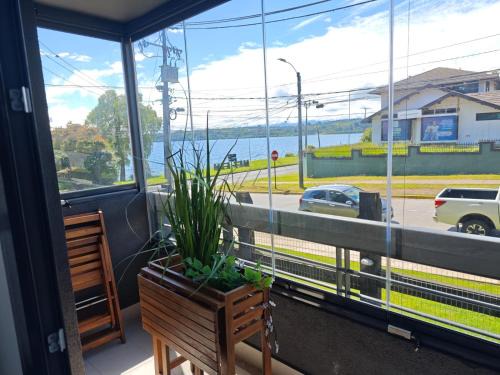 Puerto Varas Apartment | Depa con piscina frente al Lago Llanquihue y vista al volcán
