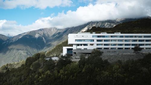 Deqen County Hotel | Deqin Meri Poodom