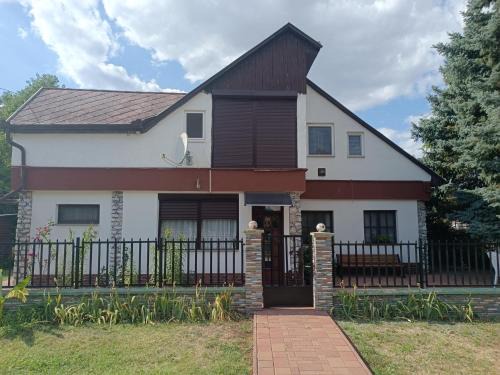 Zsorifurdo Apartment | Derű Apartman