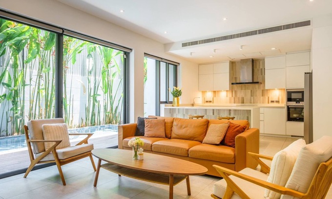 Khlong Tan Nuea Villa | Designer 49 Pool Villa