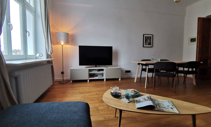 City Centre Apartment | Designer Apartment 110m² w/King Beds, Balcony, Smart TV + Equipped Kitchen