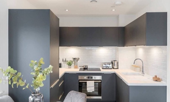 Clock House Apartment | Designer Flat in Prime Location