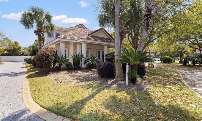 Emerald Waters Village House | Destin Breeze | Pet Friendly, Private Pool and Four Bikes