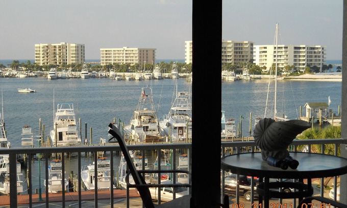 Destin Condo | DESTIN HARBORWALK COUPLES PARADISE with Boatslip