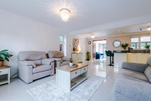 Ellenbrook House | Detached 5 bed House in Worsley Manchester