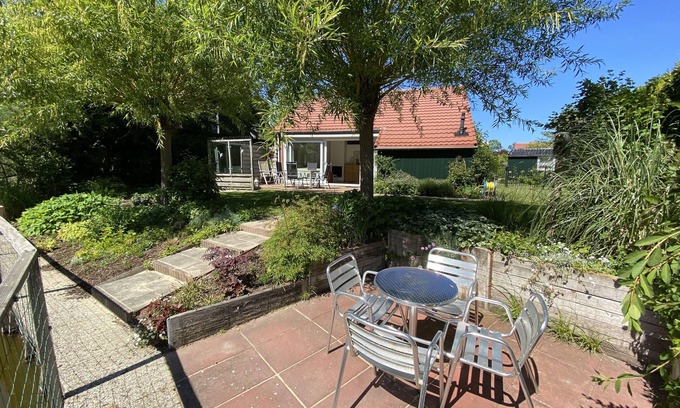 Brouwershaven House | Detached 6 persons holiday home, completely fenced garden in holidaypark Zomerdorp
