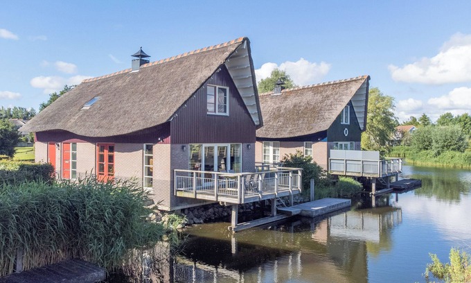 Makkum Cabin | Detached 8-person fisherman's villa with a patio above the water and a private jetty at Beach Resort Makkum on the IJsselmeer.