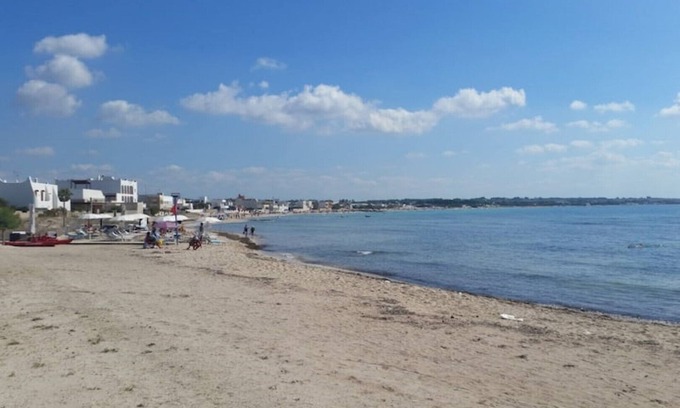 Torre Lapillo Apartment | Detached apartment a stone's throw from the sea