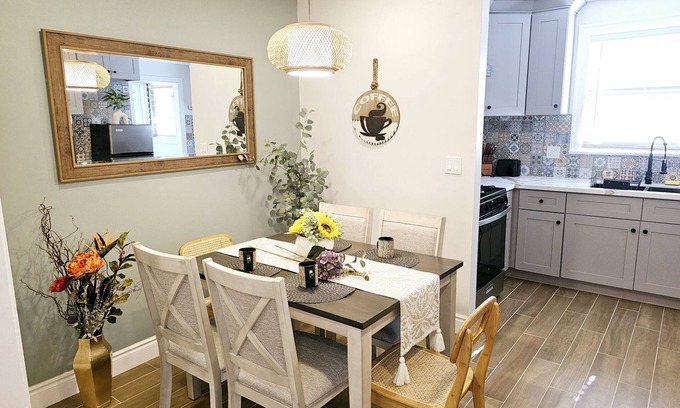 Pasadena House | Detached Bungalow Home Prime location Close to DT Pasadena King Size -Bed! 29