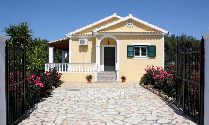 Agios Matthaios House | Detached holiday house at the sea, big garden, Wifi Skidi, Corfu