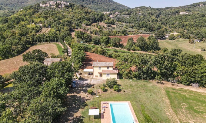 Melezzole House | Detached house with private pool 1,5 km from shops and restaurant. AC & Wi-fi