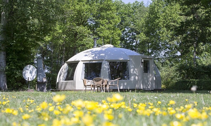 Municipality of Alphen-Chaam Villa | Detached igloo bungalow with wood-burning stove by a forest