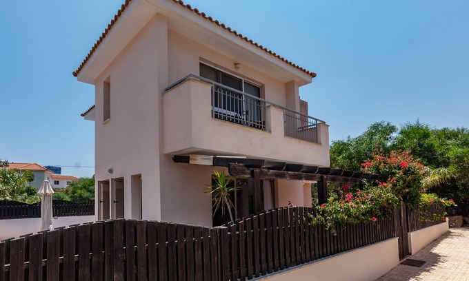 Kapparis Villa | Detached Villa, Private Pool, Large Corner Plot, & WiFi. Great location