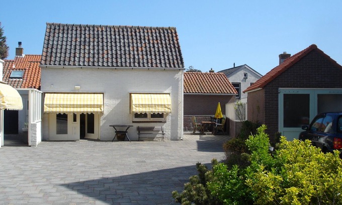 Egmond aan Zee House | Detached villa with private parking, close to the sea and center.