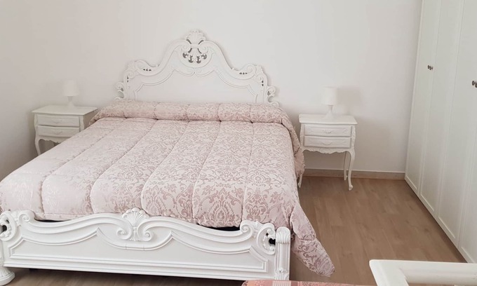 Marina di Carrara House | Detached white cottage 2 steps from the sea in private area of value