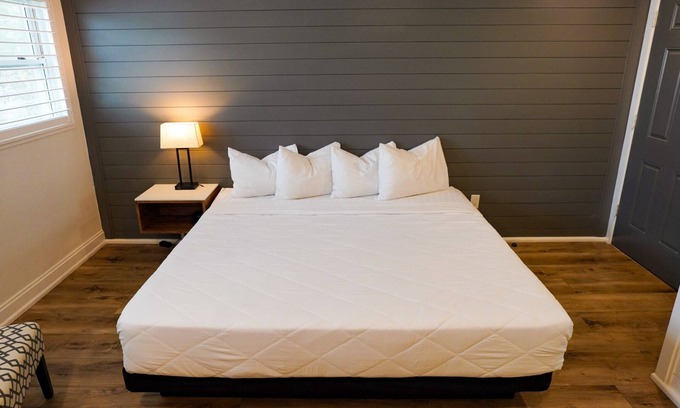 Clearwater Beach Hotel | Devon Shores - King Studio