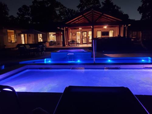 Irving House | DFW Large Vacation Retreat with Private Pool and Hot Tub