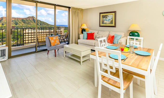 Waikiki Condo | Diamond Head & Ocean View Gem Near Waikiki Beach: Parking's On Us!