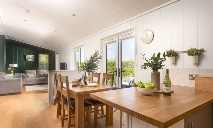 Cheddar Cabin | Diamond Lodge, Strawberryfield Park