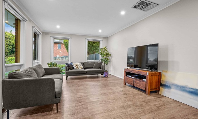 Glen Waverley House | 'Diamond' Quality Family Home in Glen Waverley