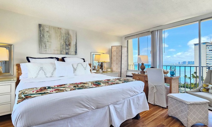 Honolulu Apartment | Diamondhead Beach Hotel PH02/King Bed Studio, Gold Coast Penthouse Paradise